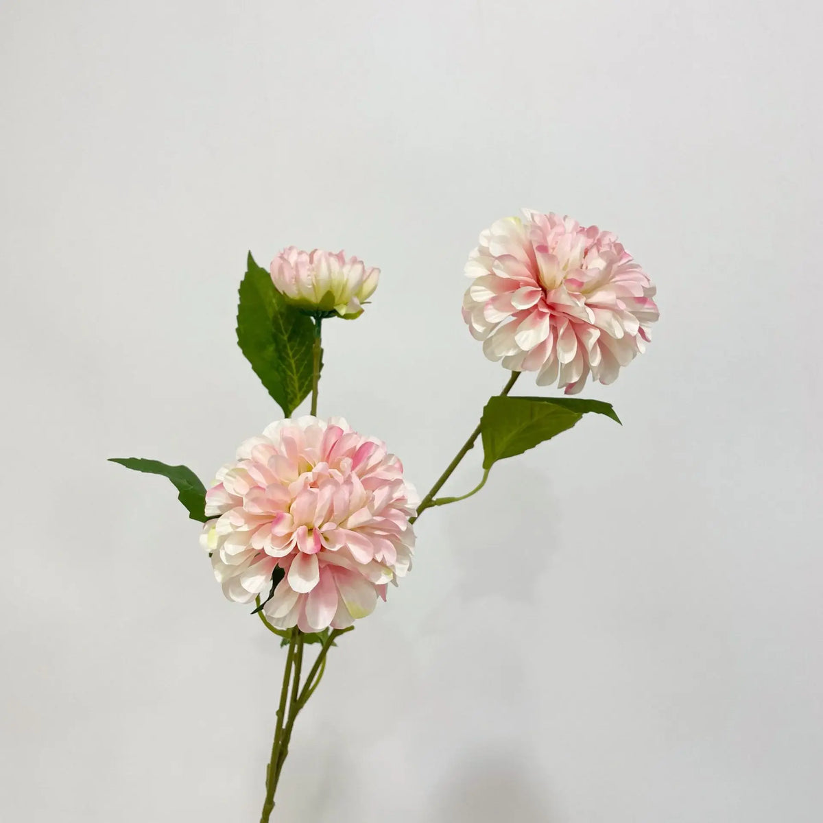 bouquet fleurs artificielles rose blanc violet vert moderne intérieur décoration anniversaire mariage chambre