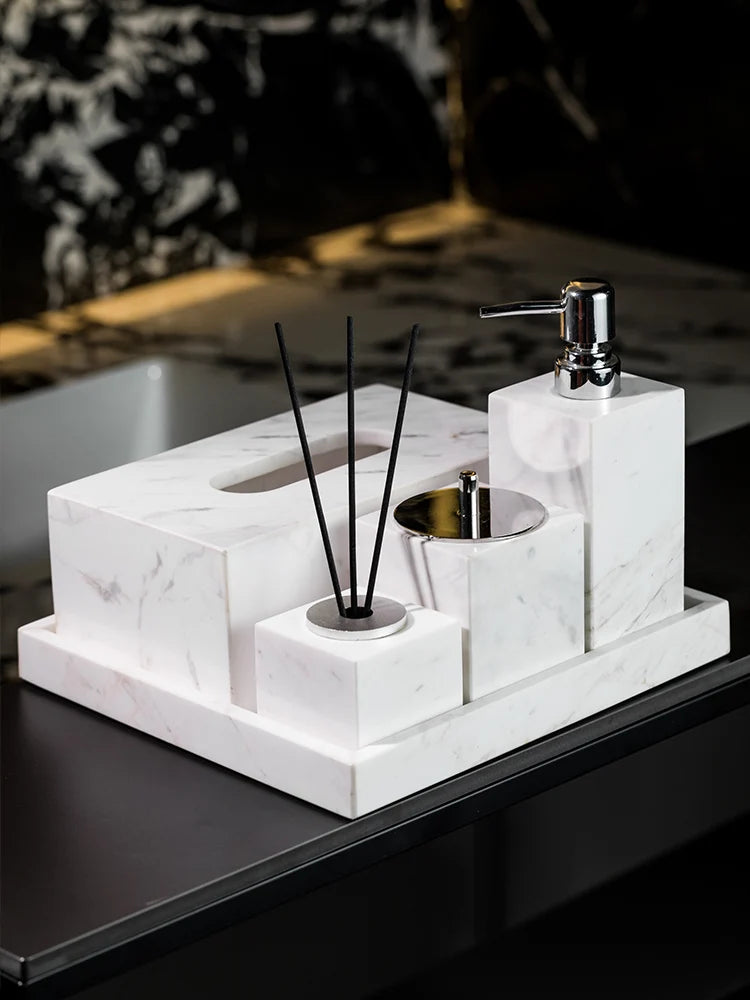ensemble salle bain marbre blanc doré distributeur savon boîte mouchoirs diffuseur moderne