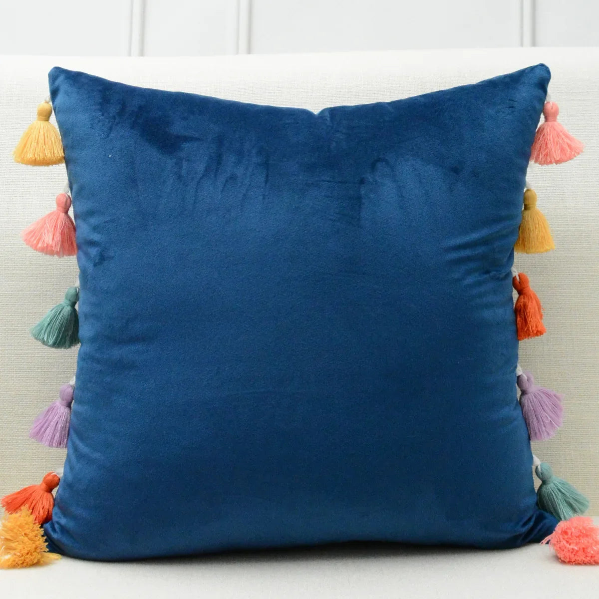 housse coussin velours moderne bohème couleur unie pompon décoratif 45x45cm