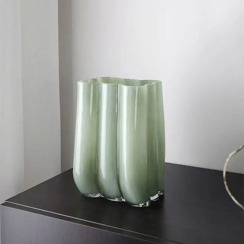 vase moderne vert pastel motif ondulé minimaliste intérieur décoration florale artificielle transparent