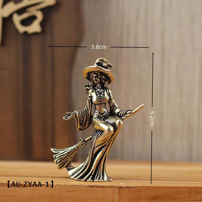 statuette féminine sorcière robe longue baguette magique balai art deco bronze doré intérieur