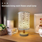 lampe table moderne blanc beige bois fleurs découpées câble usb interrupteur minimaliste chambre table