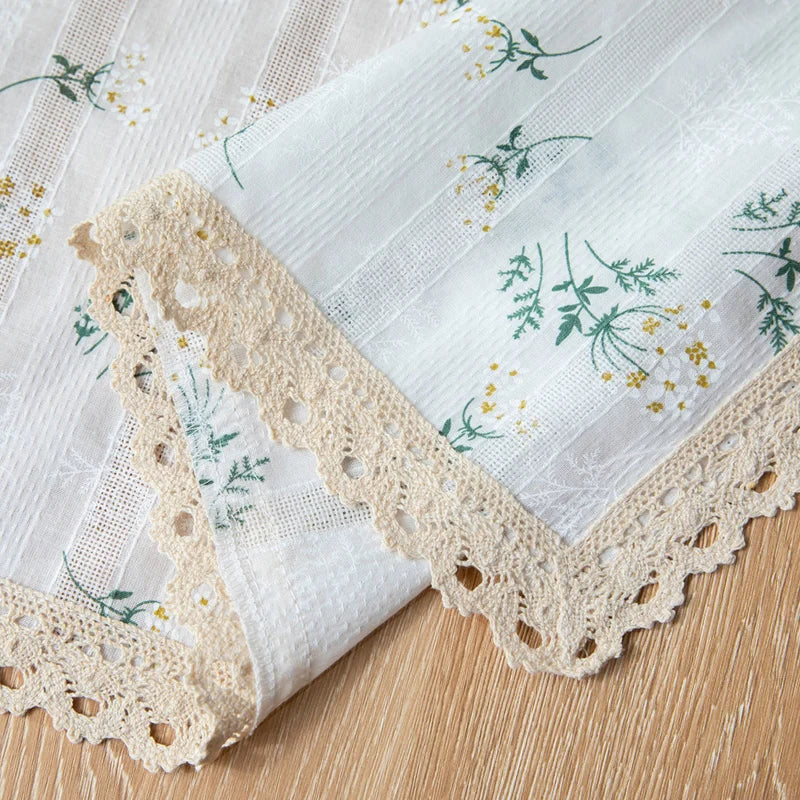 nappe table fleurs blanche verte beige bordure dentelée classique romantique extérieur