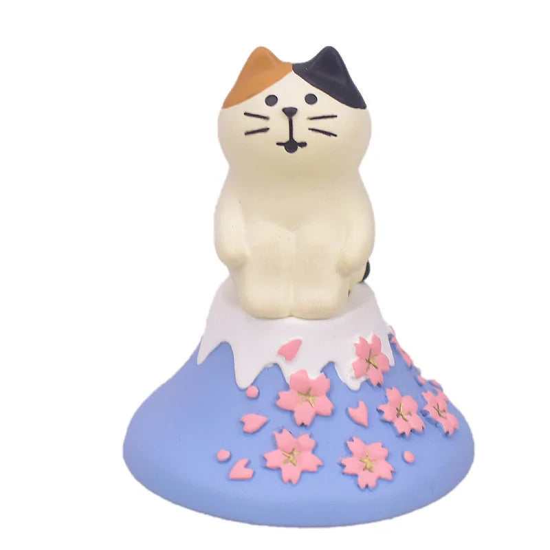 statuettes chats kawaii motifs japonais chapeaux bandoulières résine mignonne collectionnable