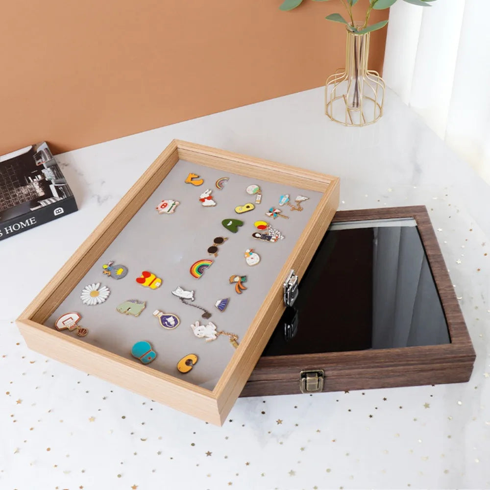 boîte bijoux contemporaine verre transparent fond noir pin's rectangle minimaliste respectueux environnement