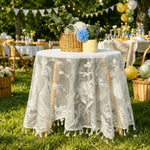 nappe table broderie florale blanc boho chic pompons franges semi transparente vintage dimensionnée