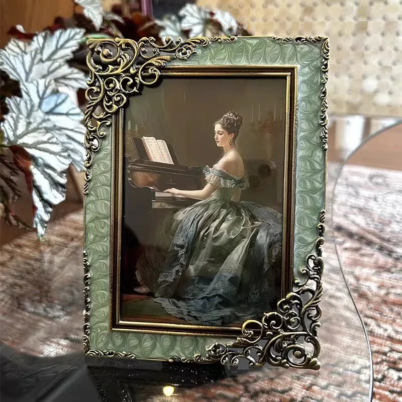 cadre photo decoratif classique vert menthe doré bronze gravure florale vintage baroque