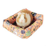 lit hamster confortable moderne fraises roses fond rose clair marron clair blanc