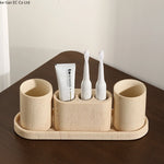 ensemble salle bain moderne beige clair brosse dents tube dentifrice distributeur savon tasses résine