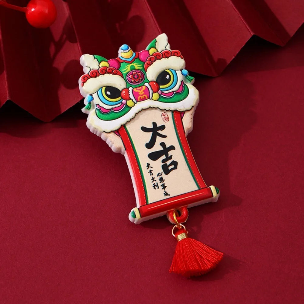 décoration murale lion chinois rouge blanc artisanal pompon rouge texte chinois ornement maison chinois