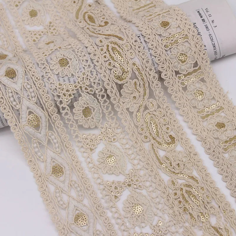 ruban dentelle ornements floraux sequins dorés beige clair classique élégant 4.5cm polyester