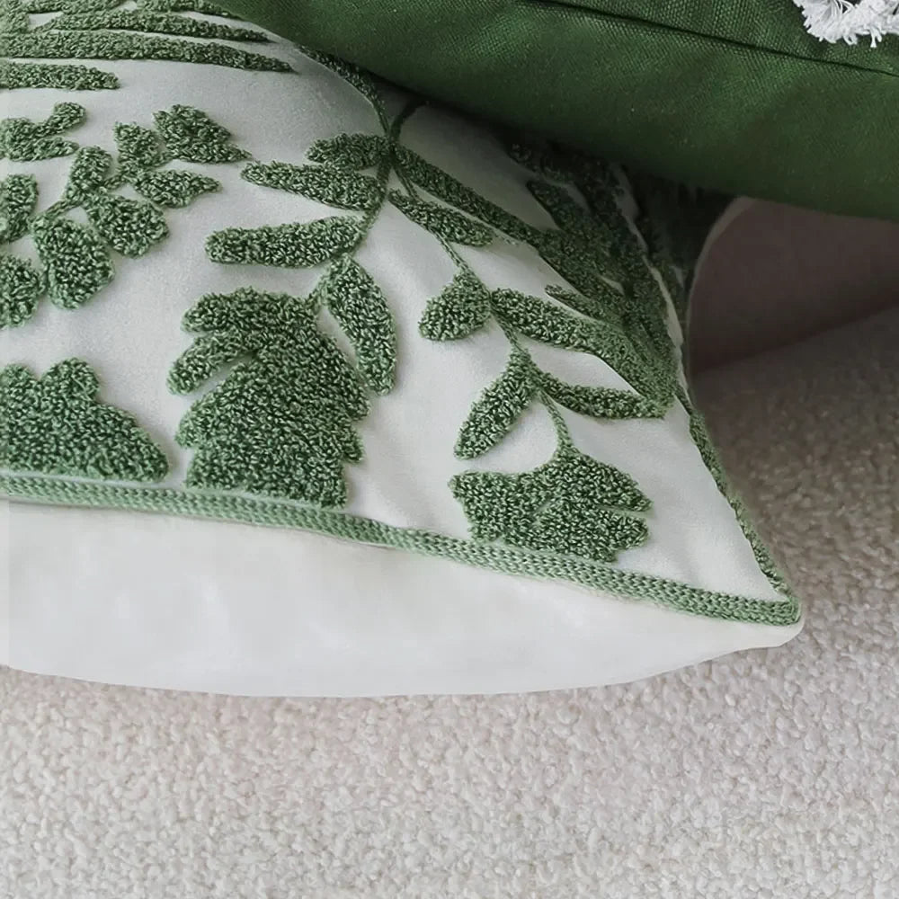 housse coussin carré brodé motif feuilles vertes tissu velours nordique décoration maison sofa living
