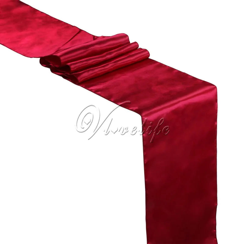nappe table satin mariage événement extérieur banqueterie couleur or argent violet rouge festive