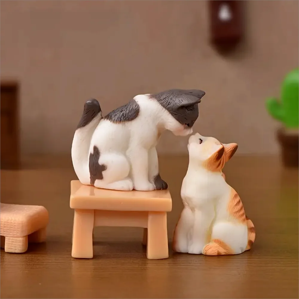 figurines chats miniatures détaillées blanc gris orange noir peluche réaliste accessoire décoration artisanat table