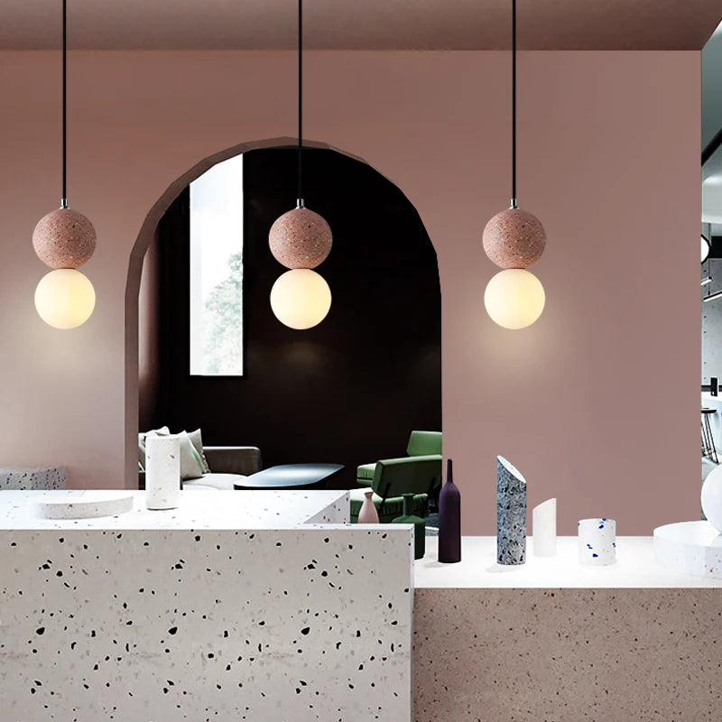 suspension lumineuse moderne ampoules led blanc noir rose gris texture granulée câble suspendu minimaliste