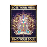 Affiche avec un dessin d'une femme assise en position de méditation sur un mandala doré, avec le texte "Perds ton esprit, trouve ton âme".