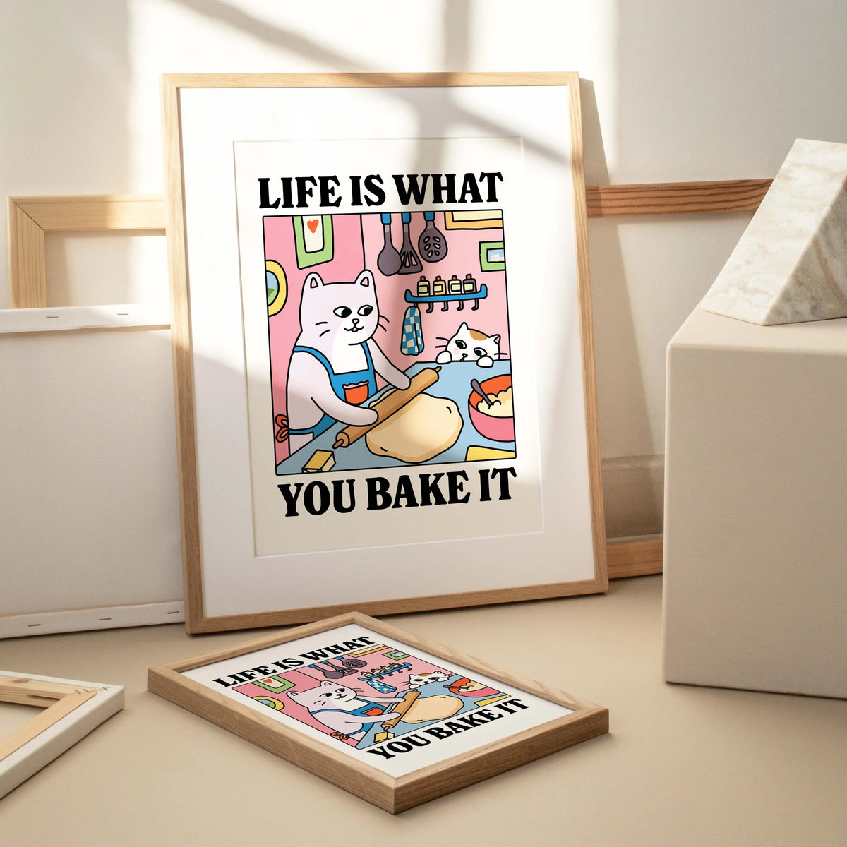 affiche illustration chat cuisine texte life is what you bake it rose blanc gris