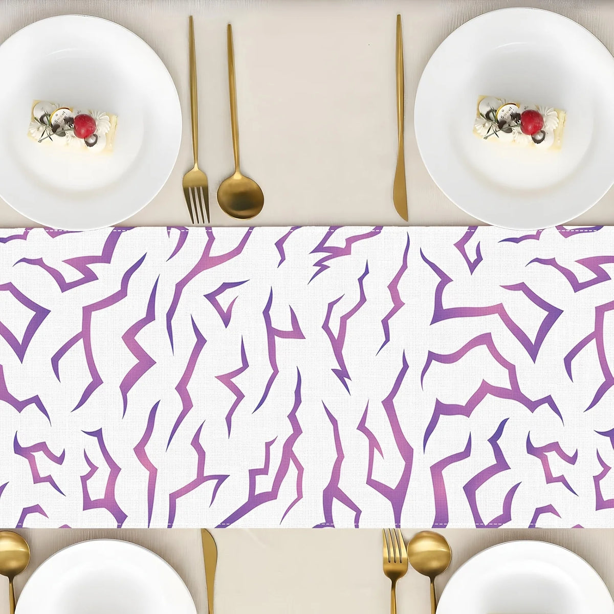 nappe rectangulaire moderne vagues violet blanc abstrait décoration table cuisine anniversaire événement festive assiettes