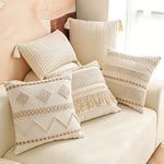 coussins décoratifs bohèmes motifs géométriques blanc cassé franges dentelle