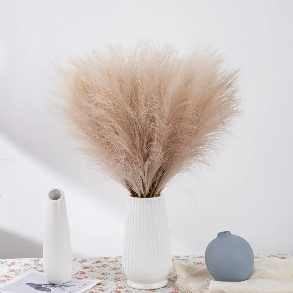 décoration bohème fougères plumeuses vases texturés bouquets naturels intérieur minimaliste rustique