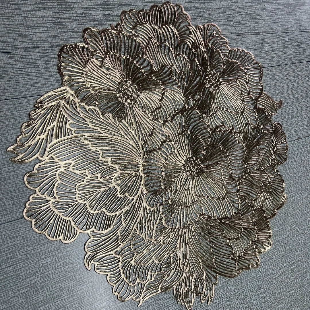 serviettes table rondes pvc fleurées classiques 38cm beige gris clair doré élégantes 10 pièces