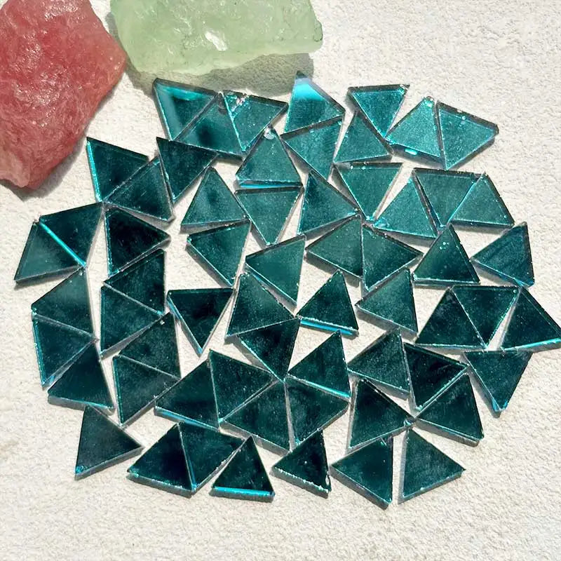 mosaïque triangles couleurs modernes noir doré bleu vert jaune violet carreaux opaques bricolage art