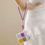 cube rangement médicaments violet blanc vert jaune moderne compartiments cordelette portable organisation