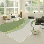 Un salon cosy et lumineux avec un tapis vert comportant des lignes jaunes, créant une ambiance apaisante et accueillante.