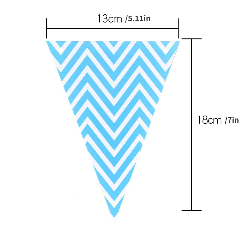décoration fête guirlande métallisée triangles fleurs artificielles vase moderne blanc or argent