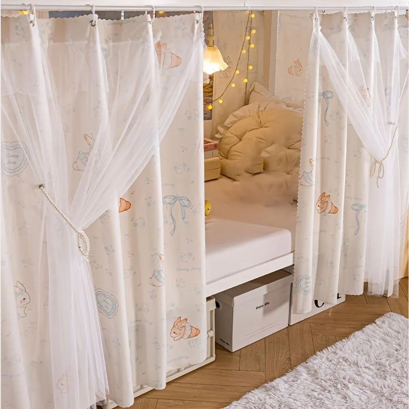 rideau lit enfant motif animaux blanc beige rose tulle semi transparent fronces rubans métalliques