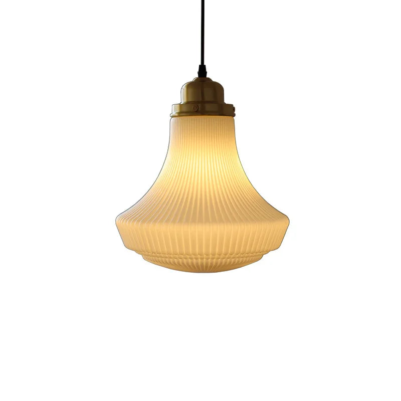 lampe suspendue classique blanc doré rayures verticales opacité câble noir salon ambiance moderne