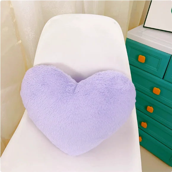 coussin forme cœur violet rose blanc bleu rouge écriture brodée nom personnalisable doux confortable