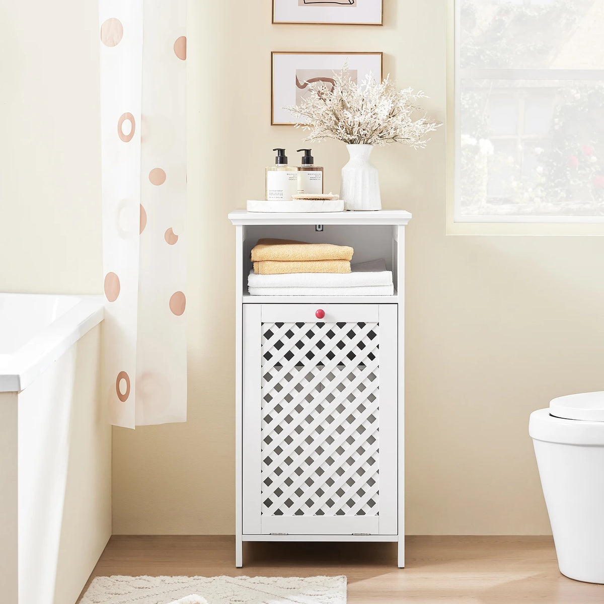 Armoire de salle de bain dans un espace de décoration moderne