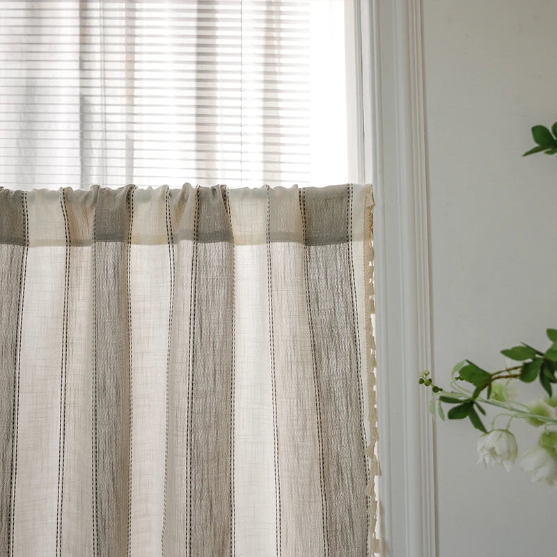 Rideau half rayés semi transparent bohème franges finition lin aspect texturé chambre