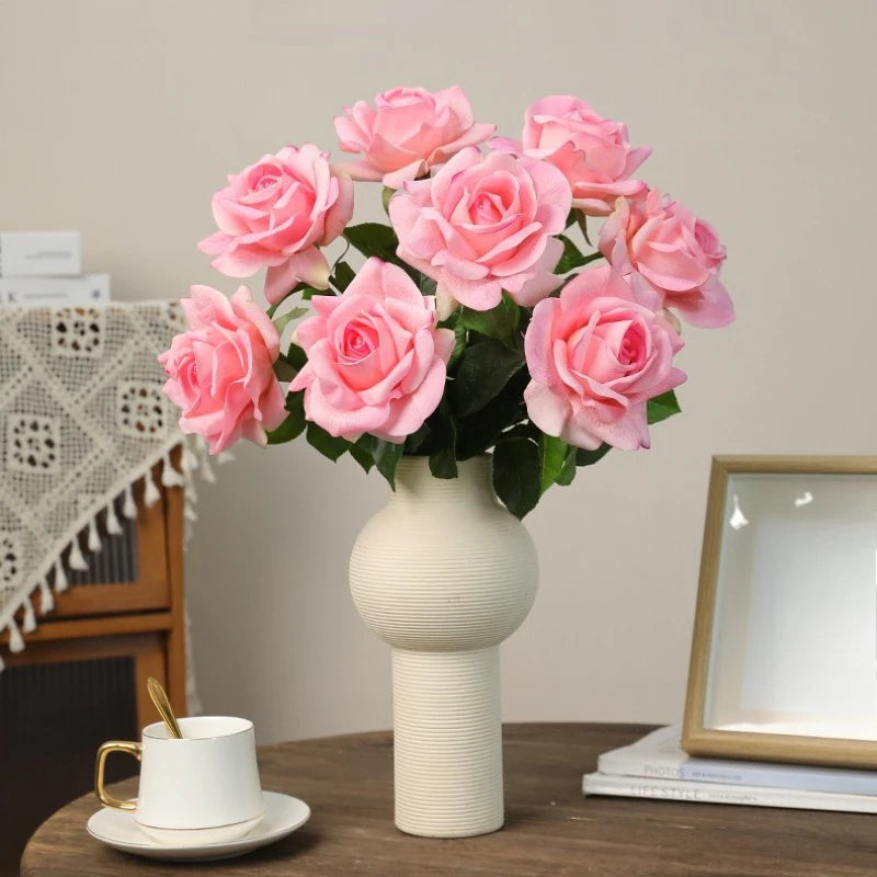 décoration intérieure bouquet roses artificielles classiques soie blanches vertes mariage anniversaire