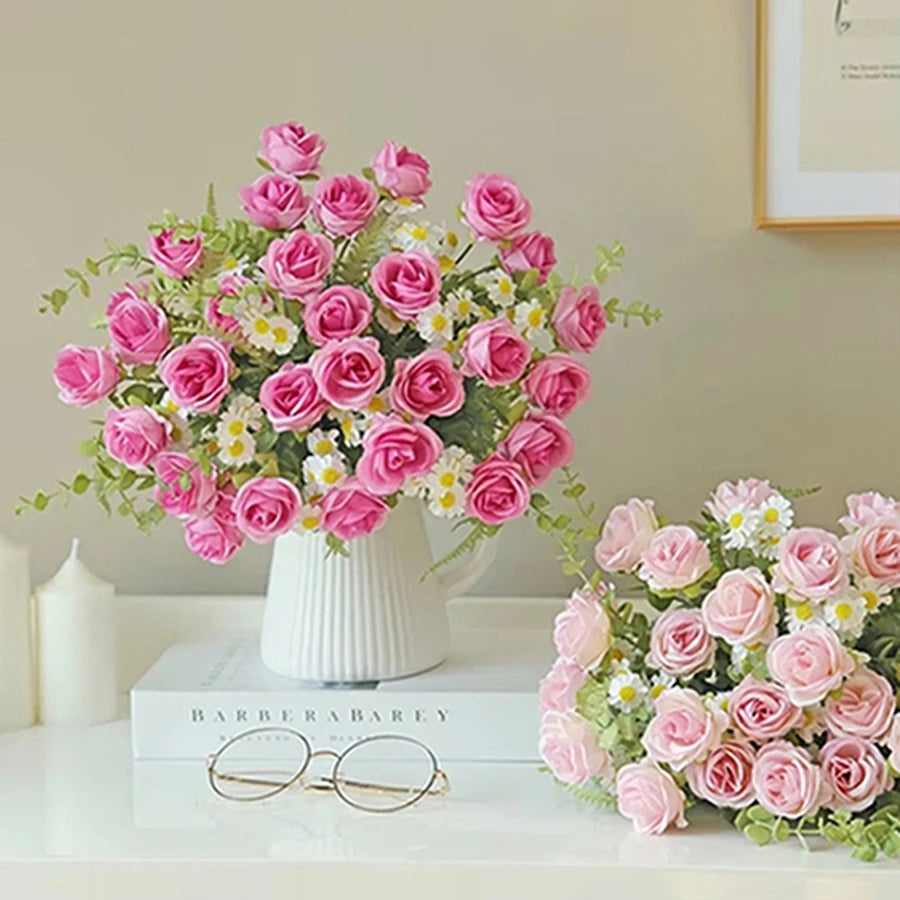 décoration intérieure bouquet fleurs artificielles roses colorées modernes vase blanc anniversaire mariage