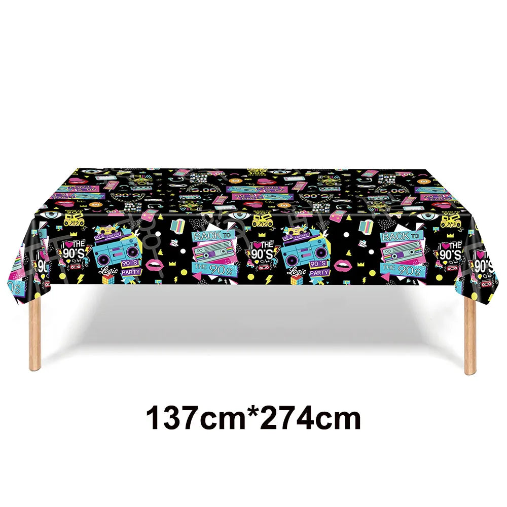 nappe jetable 90s anniversaire graphique cassette audio noir rose jaune bleu festive retrogaming tableDecoration