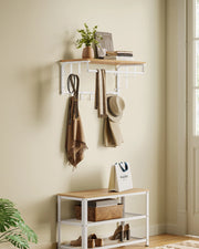 Porte-manteau mural avec étagère de rangement, tringle et 5 crochets, design doré chêne et blanc nuage