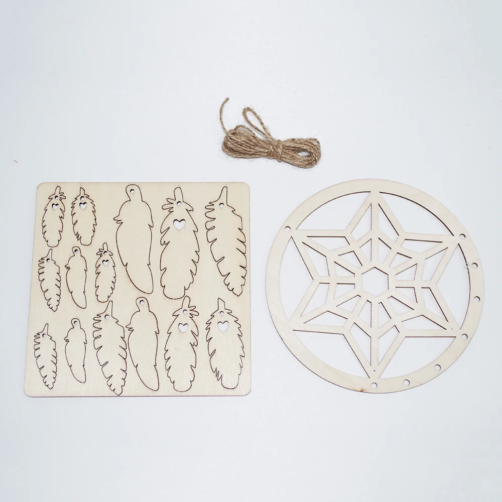 attrape rêves boho artisanal plumes motifs géométriques naturel bois chambre décoration murale