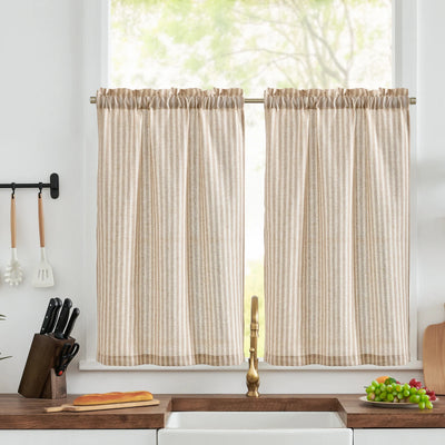 Rideaux de cuisine rayés beige, design élégant pour la décoration intérieure. Idéal pour apporter une touche chaleureuse et accueillante à votre espace. Ces rideaux ajoutent une note de sophistication tout en préservant l'intimité. Solution parfaite pour les fenêtres de cuisine modernes ou traditionnelles.