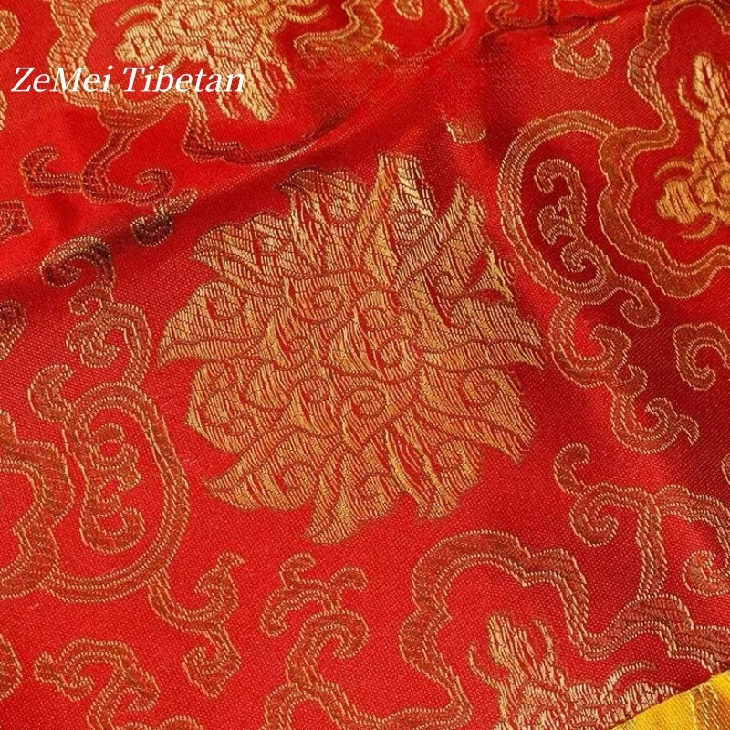 serviette table brodée motifs floraux rouge bleu jaune traditionnel élégant dorure textile décoration table