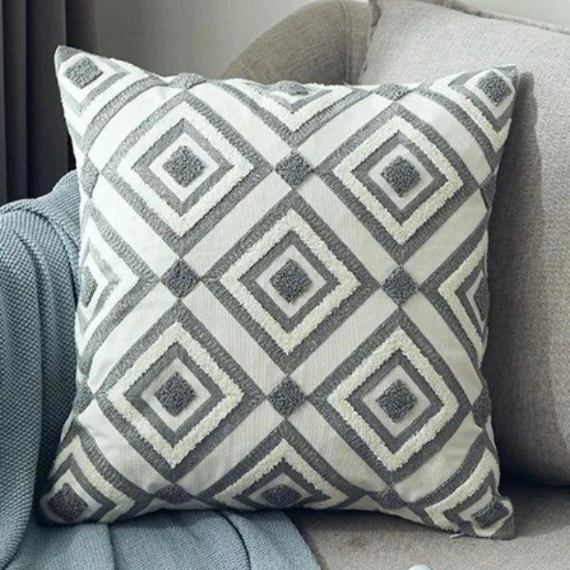 coussins carrés brodés géométriques couleur gris jaune moderne décoration intérieure