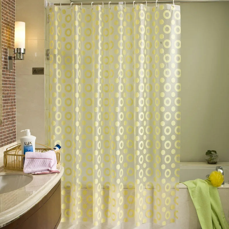 rideau douche moderne transparent cercles dorés métalliques blanc jaune clair salle bain decoration