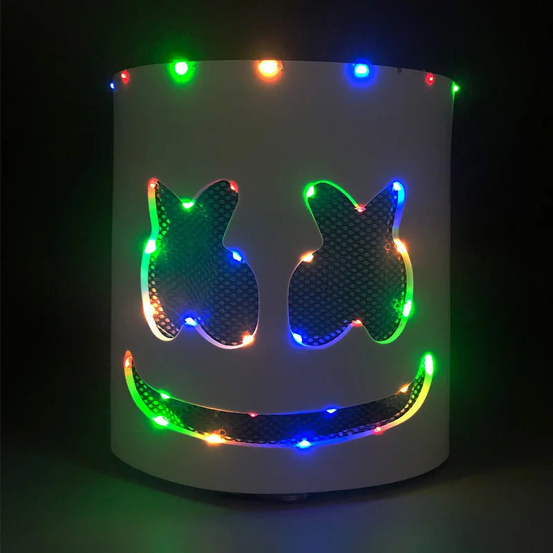 masque lumineux cosplay marshmello blanc noir souriant oreilles lapin texturé moderne câble électrique