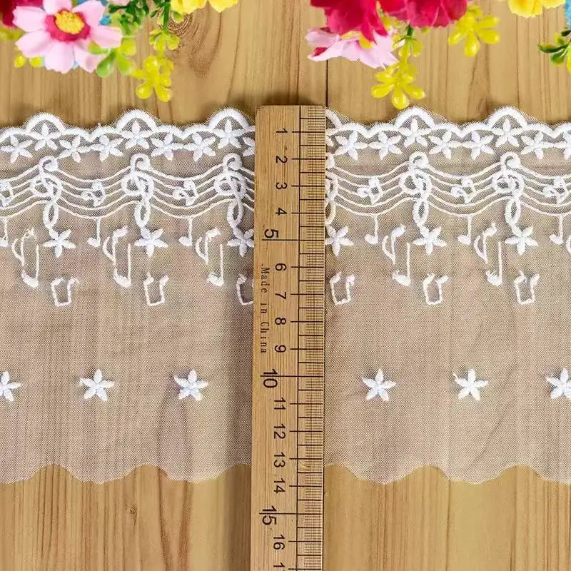 ruban dentelle blanc notes musicales fleurs bordure ajourée classique romantique polyester coton 14cm 5mètres