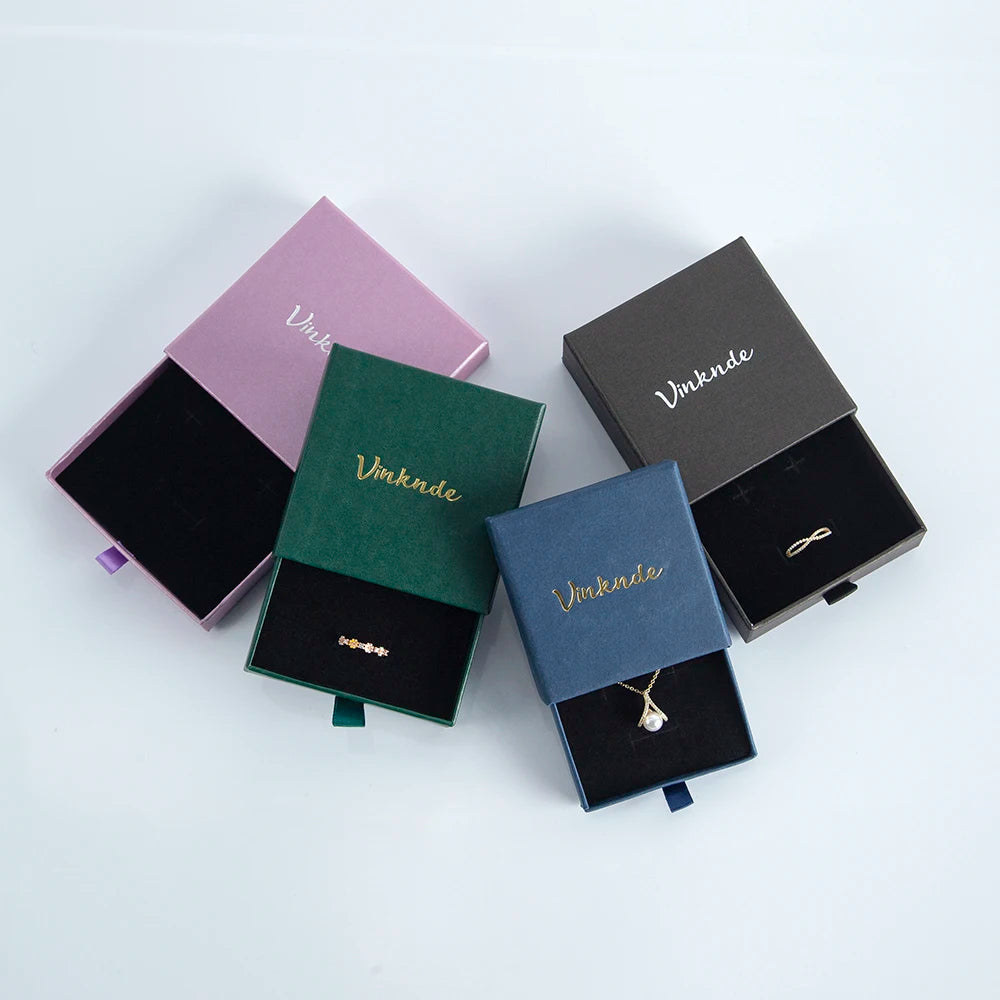 Différentes couleurs de boîtes à bijoux personnalisables disponibles
