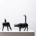 sculptures abstraites résine noir buffle figure humaine décoration intérieure moderne salon porche minimaliste