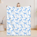 couverture sieste douce microfibre bleue blanche motif rayures points femme
