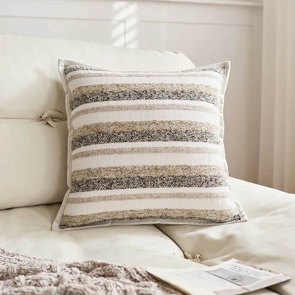 décoration intérieure coussin carré rayé moderne 100% polyester beige marron bleumarine blanc texture rugueuse