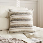 décoration intérieure coussin carré rayé moderne 100% polyester beige marron bleumarine blanc texture rugueuse